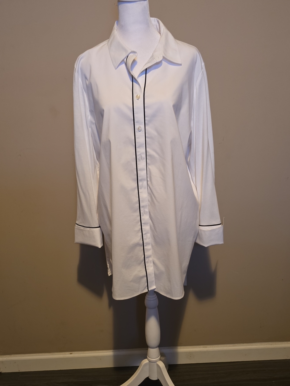 Chicos White Long-Sleeve Button-Up Shirt with Contrast Piping
